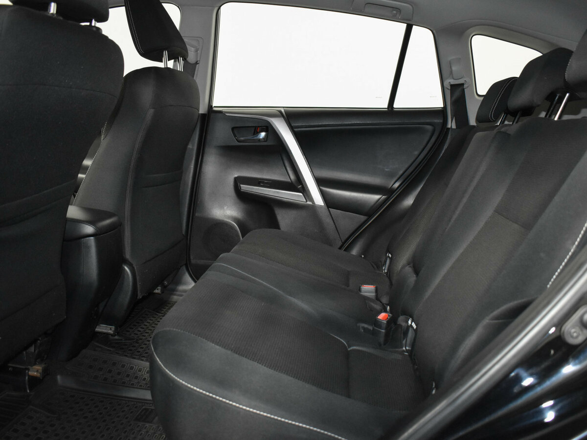 Toyota RAV4 с пробегом — 2018 год. Фото: #9