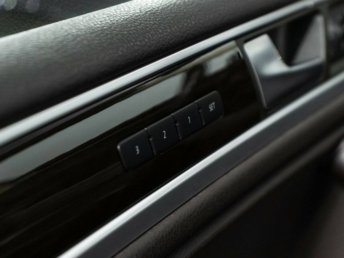 Volkswagen Touareg с пробегом — 2014 год. Фото: #12