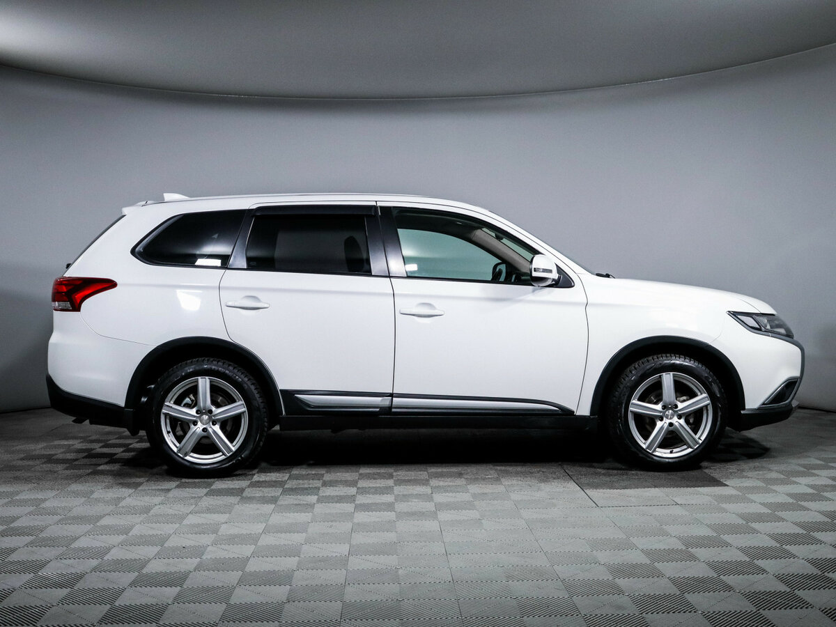 Mitsubishi Outlander с пробегом — 2018 год. Фото: #3