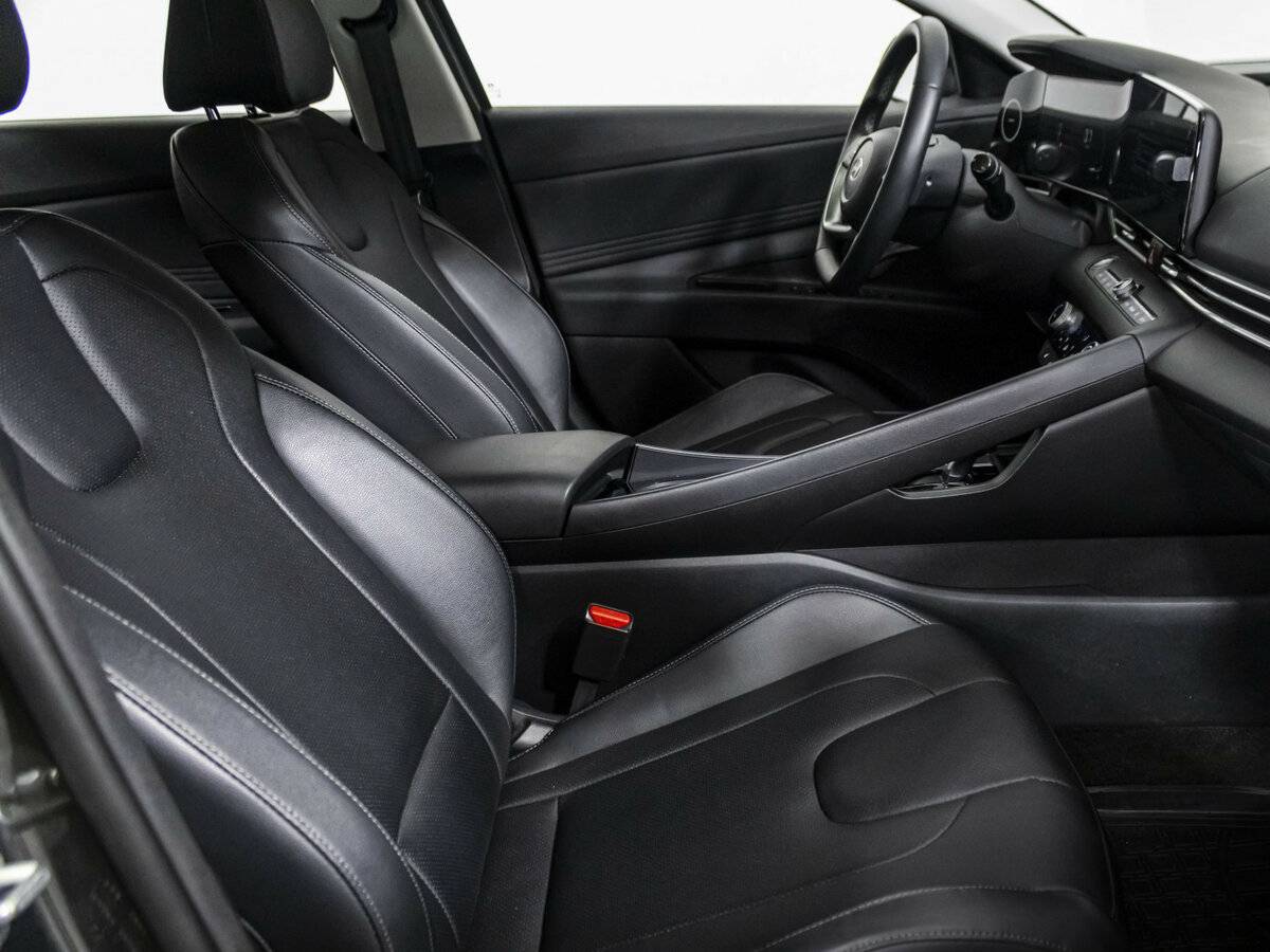 Hyundai Elantra с пробегом — 2023 год. Фото: #6