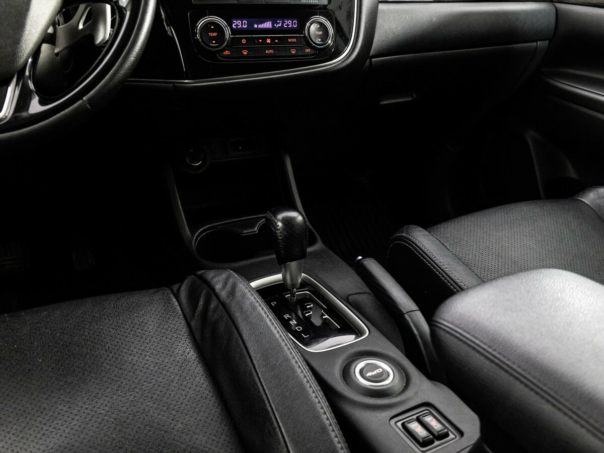 Mitsubishi Outlander с пробегом — 2015 год. Фото: #9