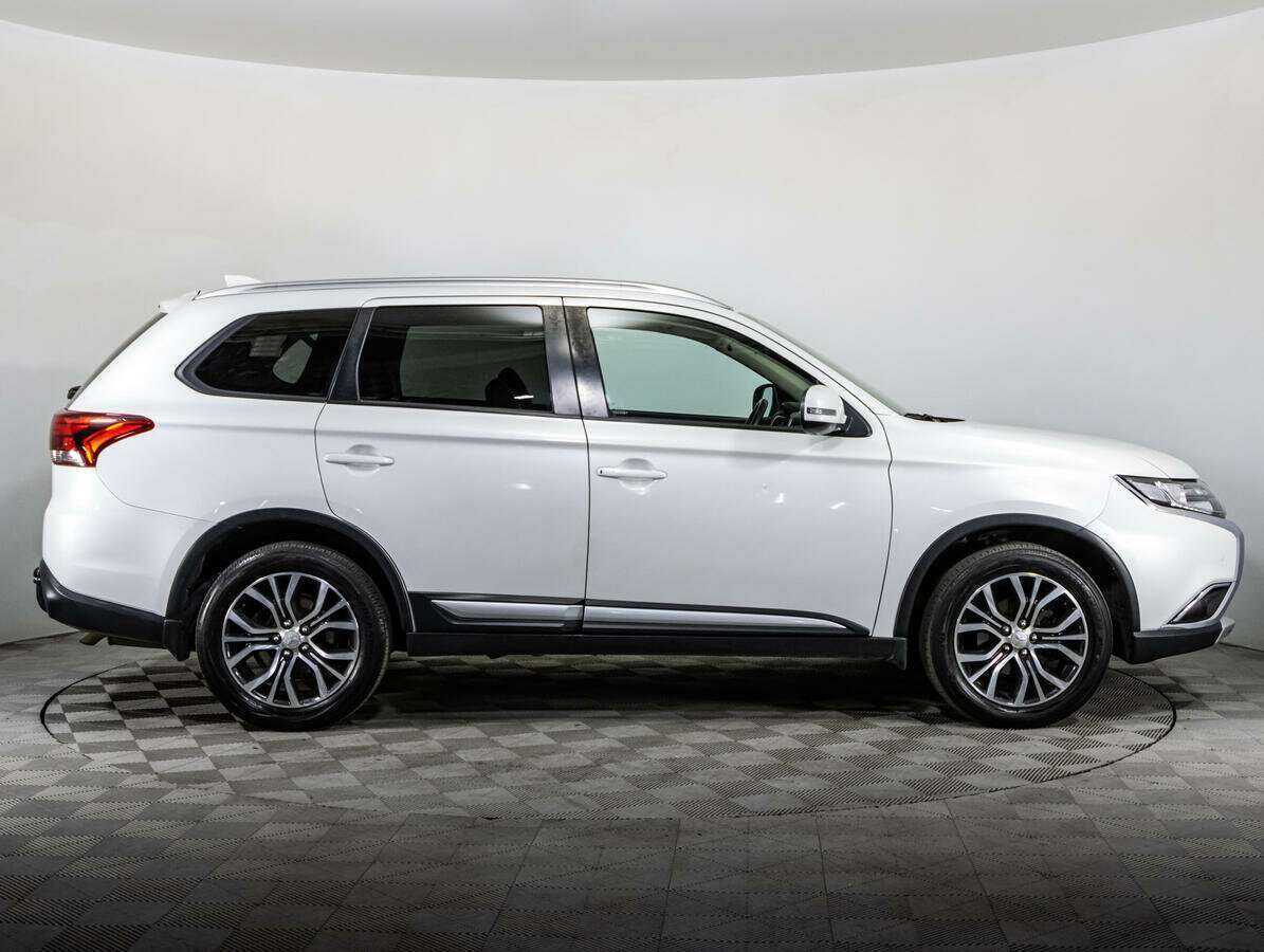 Mitsubishi Outlander с пробегом — 2018 год. Фото: #3