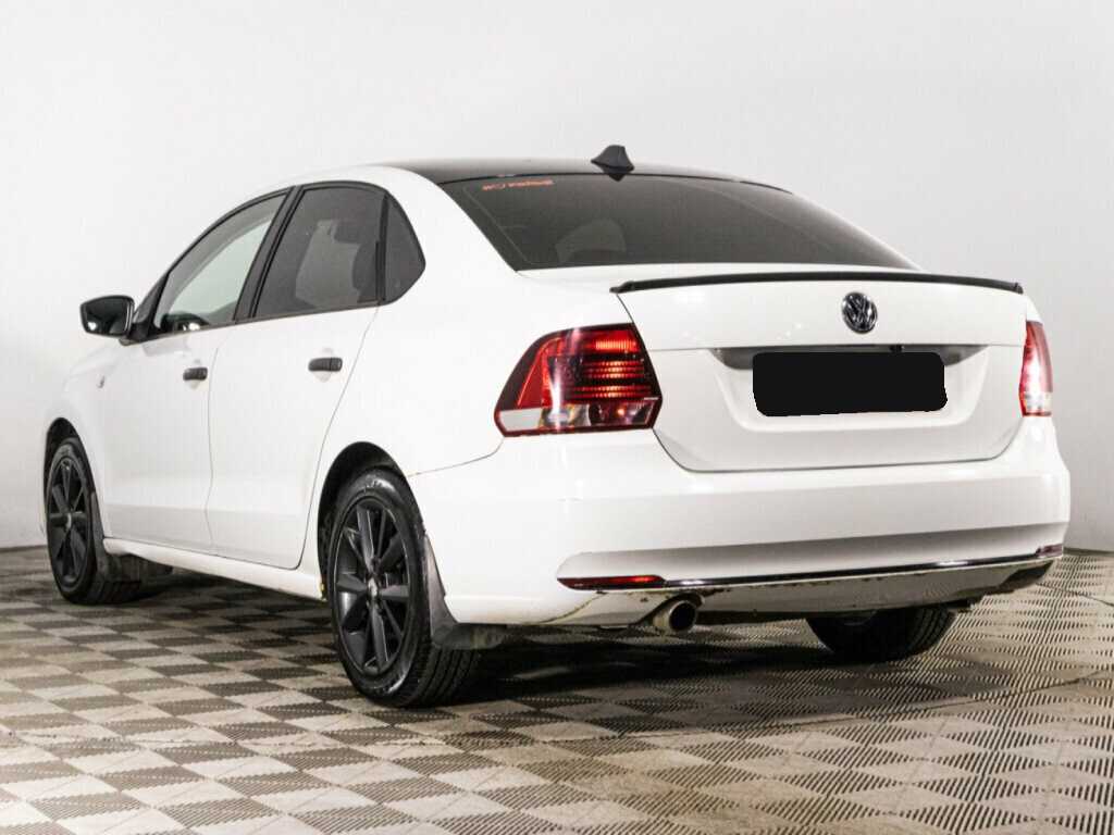 Volkswagen Polo с пробегом — 2015 год. Фото: #6
