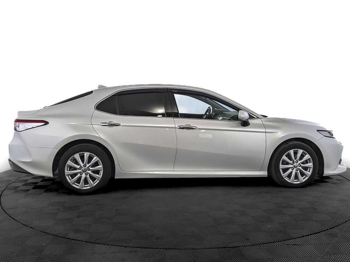 Toyota Camry с пробегом — 2021 год. Фото: #3