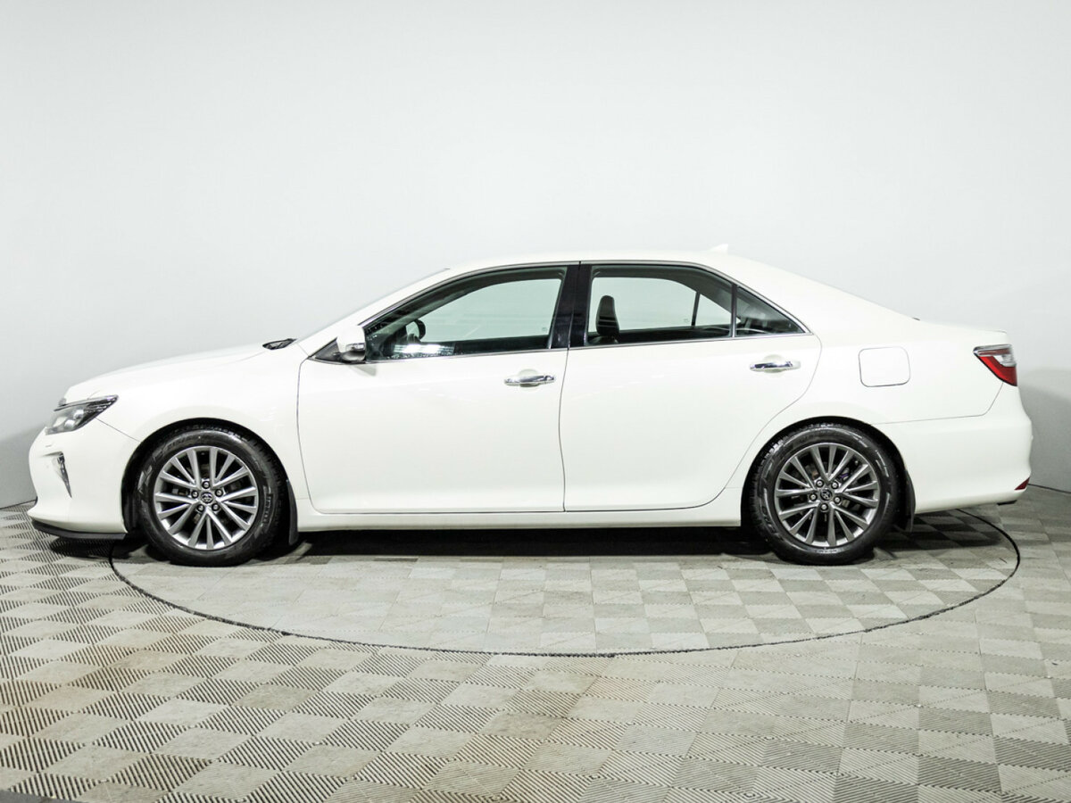 Toyota Camry с пробегом — 2017 год. Фото: #7