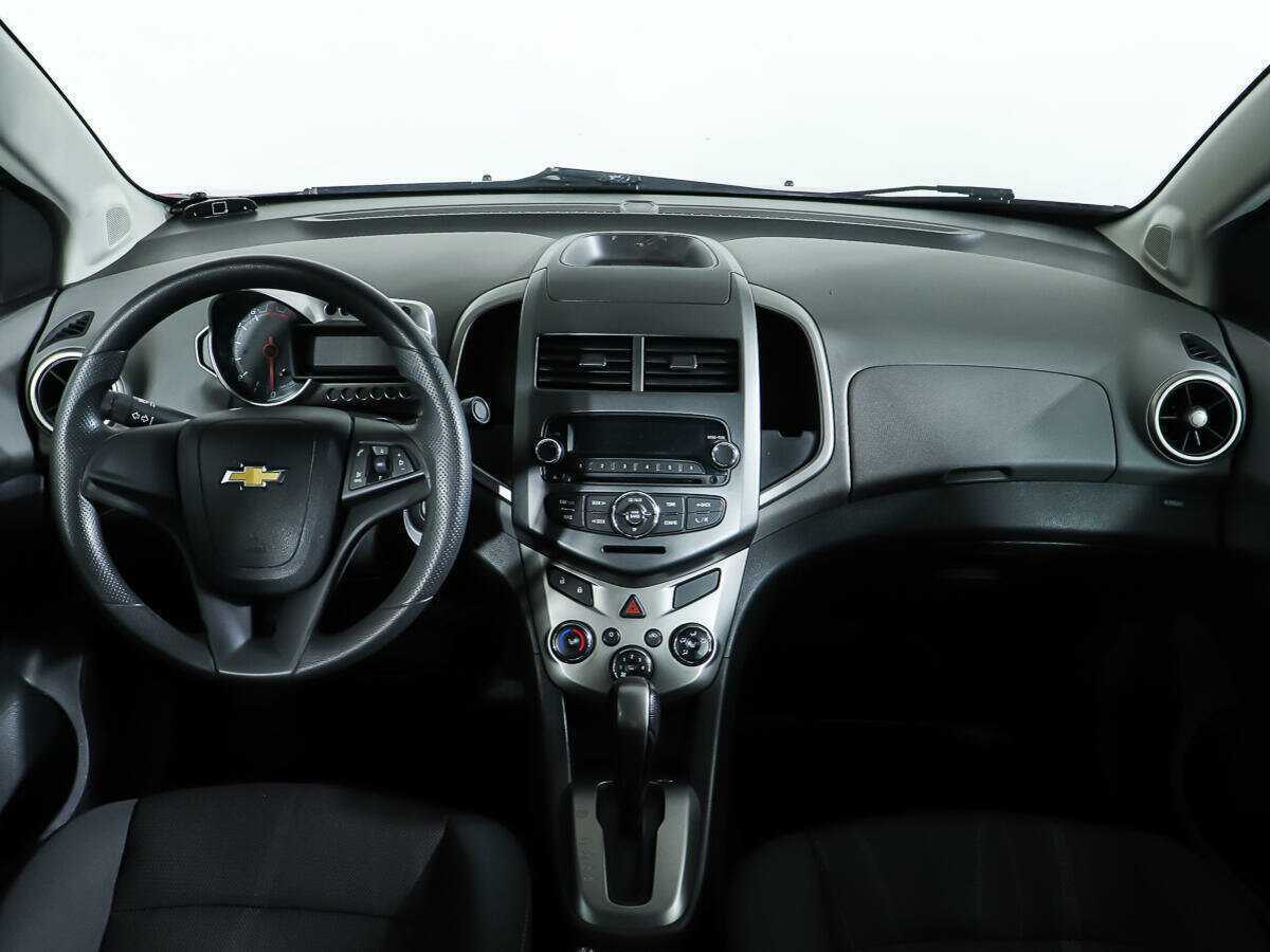 Chevrolet Aveo с пробегом — 2012 год. Фото: #9