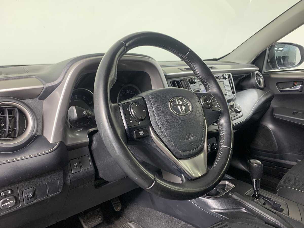Toyota RAV4 с пробегом — 2018 год. Фото: #11