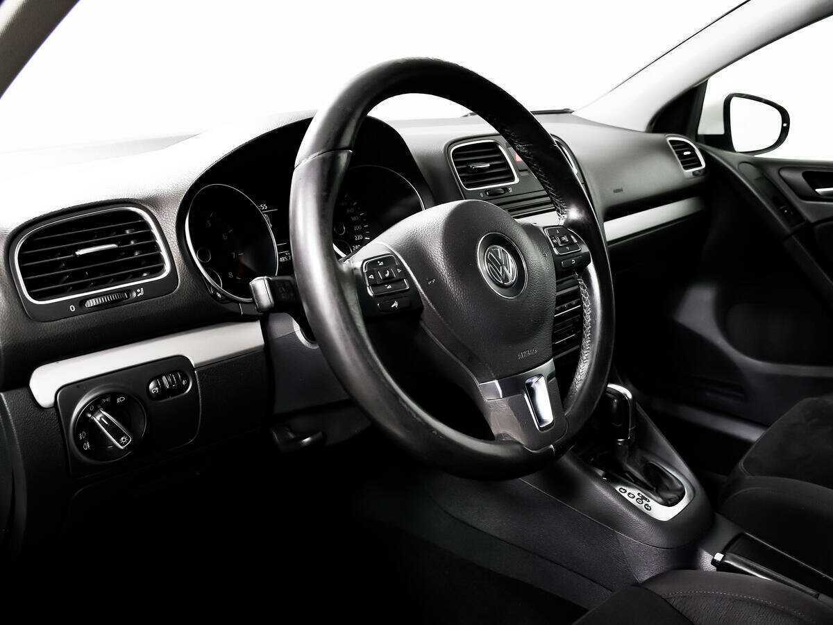 Volkswagen Golf с пробегом — 2012 год. Фото: #12