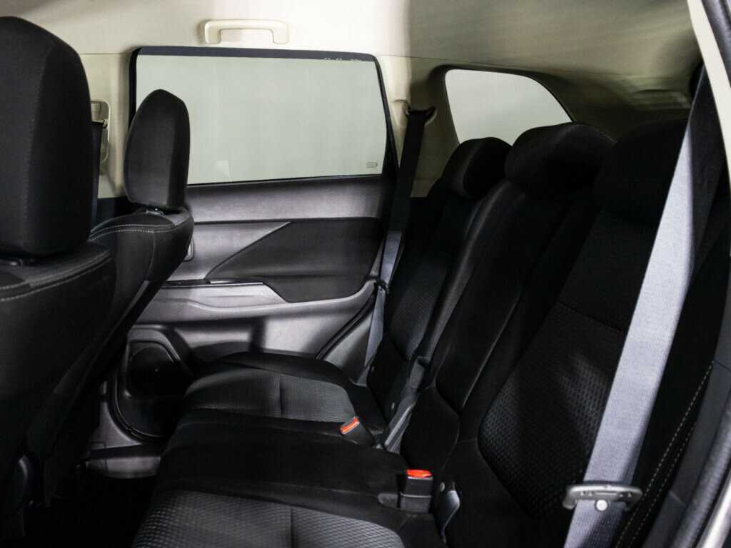 Mitsubishi Outlander с пробегом — 2017 год. Фото: #9
