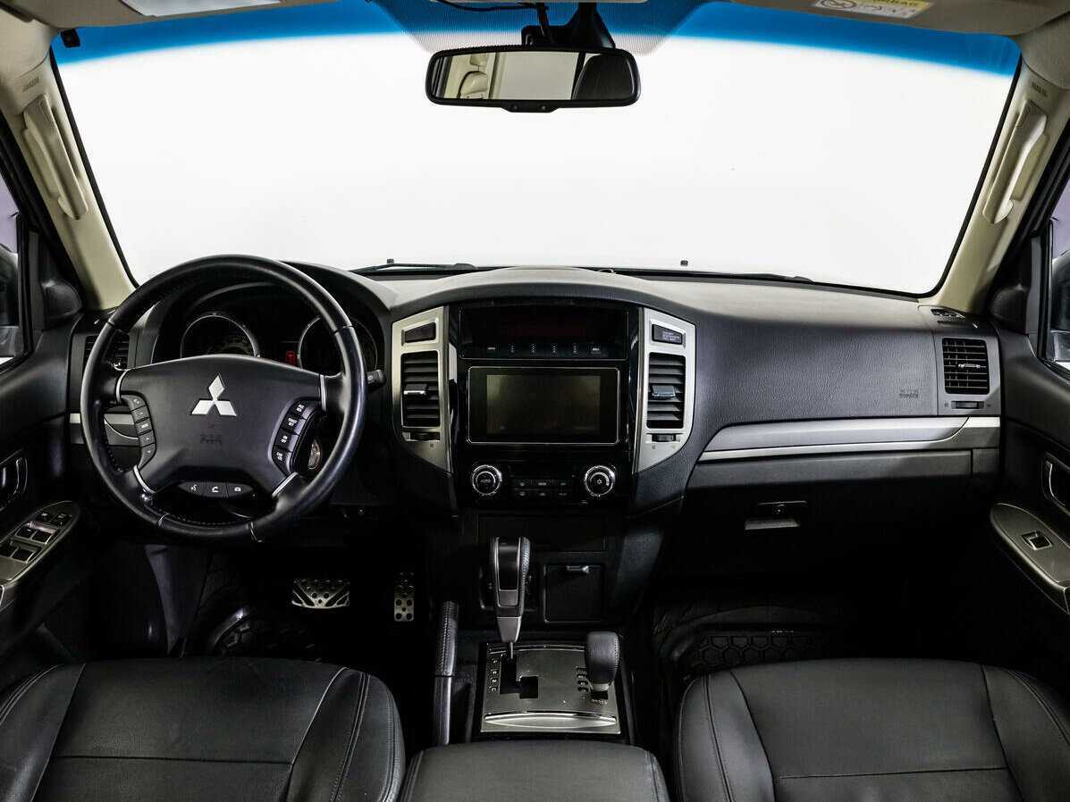 Mitsubishi Pajero с пробегом — 2017 год. Фото: #12