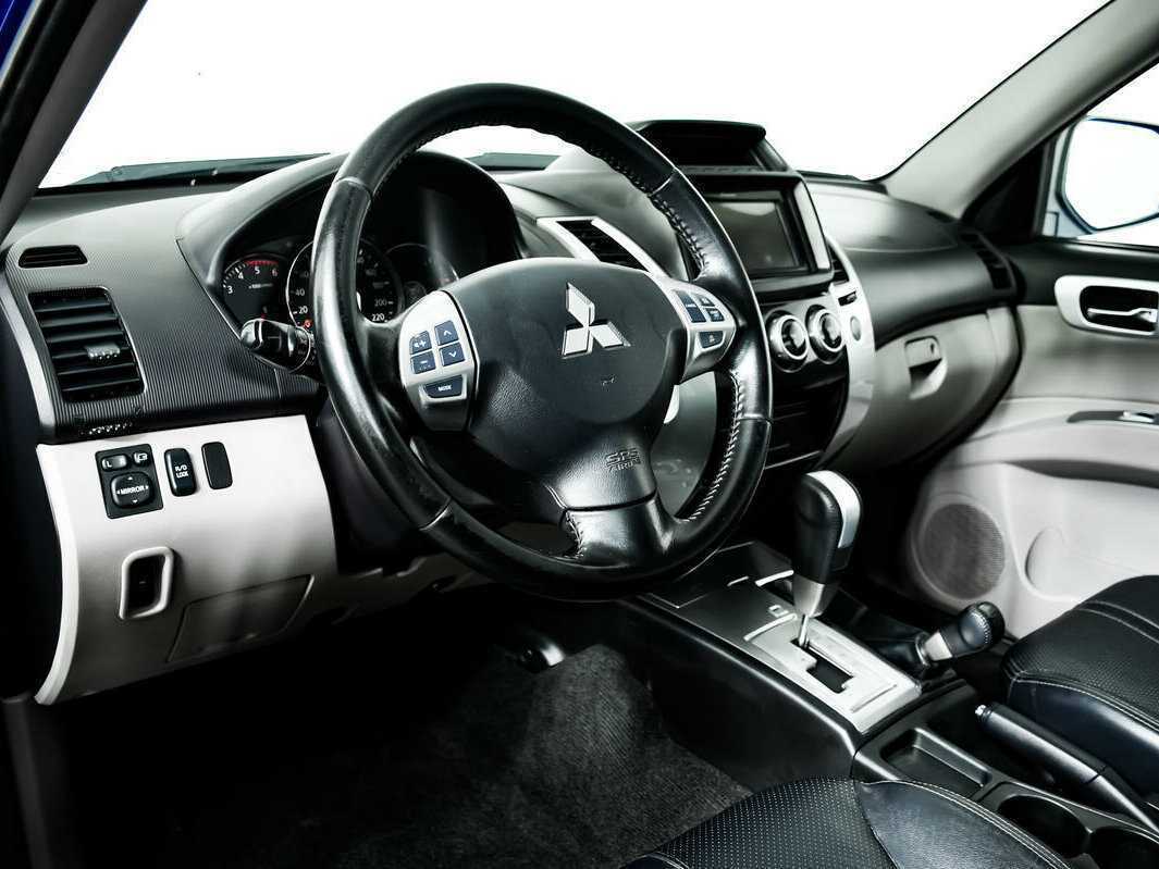 Mitsubishi Pajero Sport с пробегом — 2014 год. Фото: #12