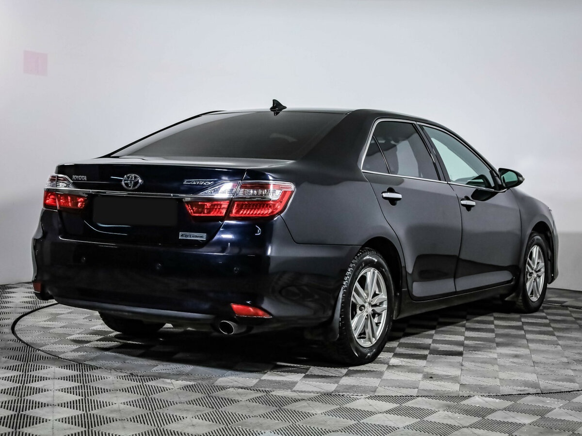 Toyota Camry с пробегом — 2017 год. Фото: #3