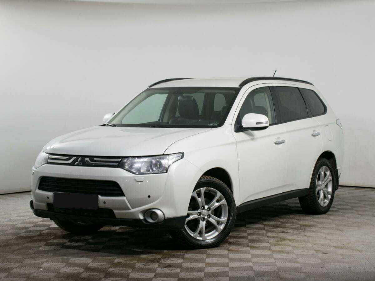 Mitsubishi Outlander с пробегом — 2013 год. Фото: #0