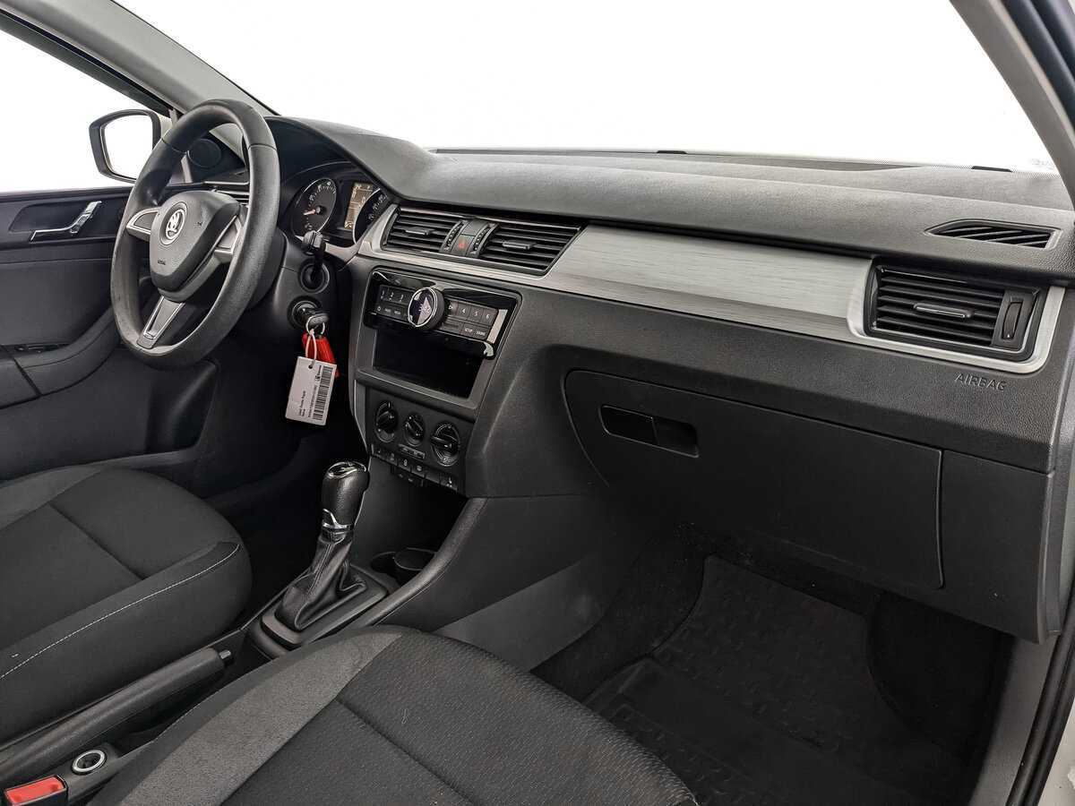 Skoda Rapid с пробегом — 2015 год. Фото: #8