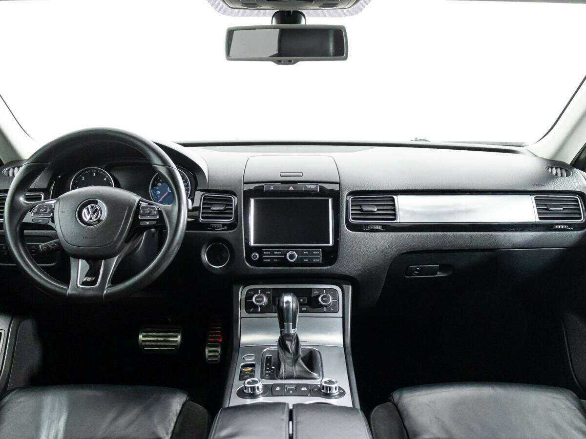 Volkswagen Touareg с пробегом — 2012 год. Фото: #12