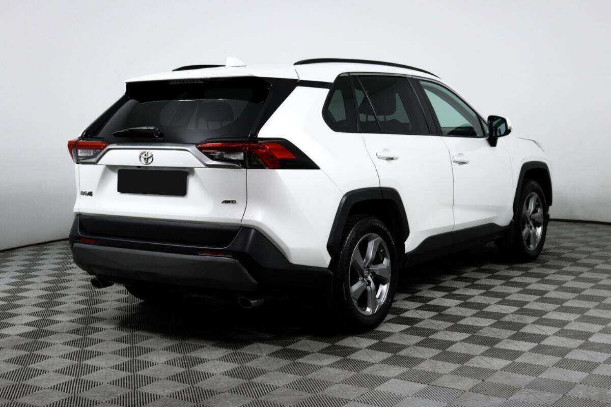 Toyota RAV4 с пробегом — 2020 год. Фото: #4