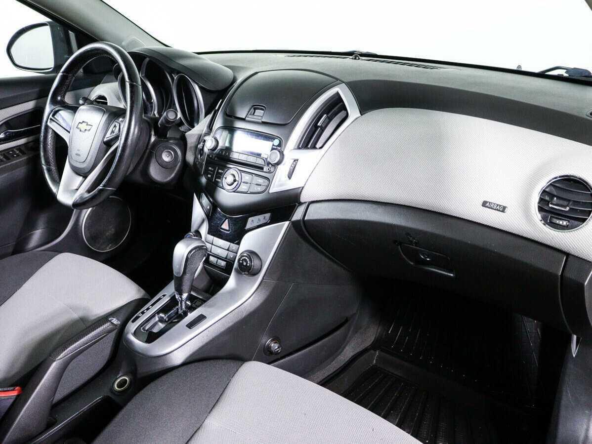 Chevrolet Cruze с пробегом — 2012 год. Фото: #8