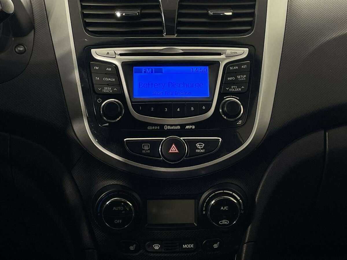 Hyundai Solaris с пробегом — 2012 год. Фото: #11