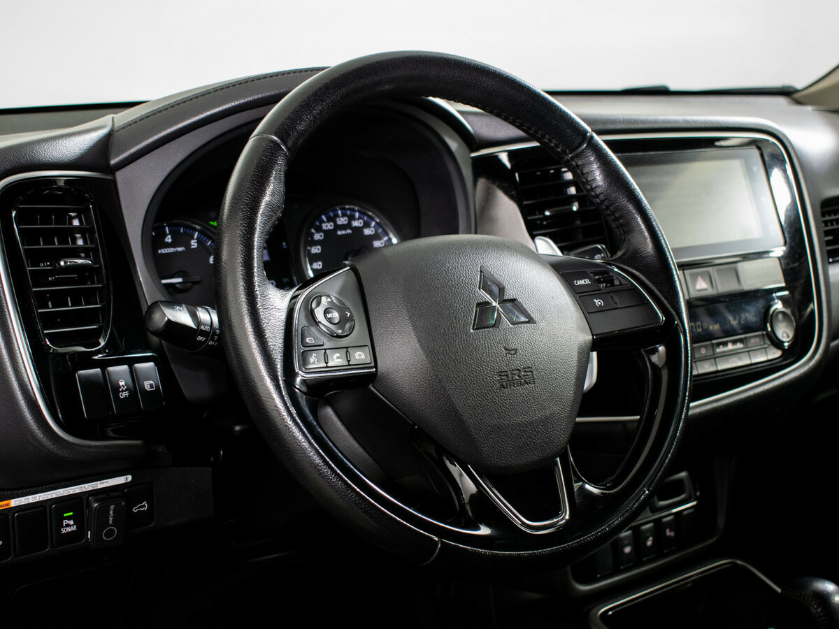 Mitsubishi Outlander с пробегом — 2017 год. Фото: #12