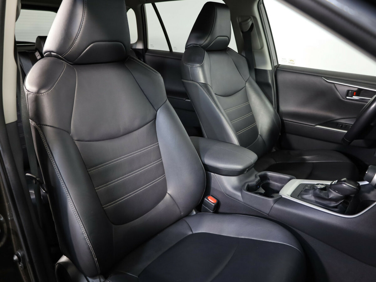 Toyota RAV4 с пробегом — 2019 год. Фото: #18