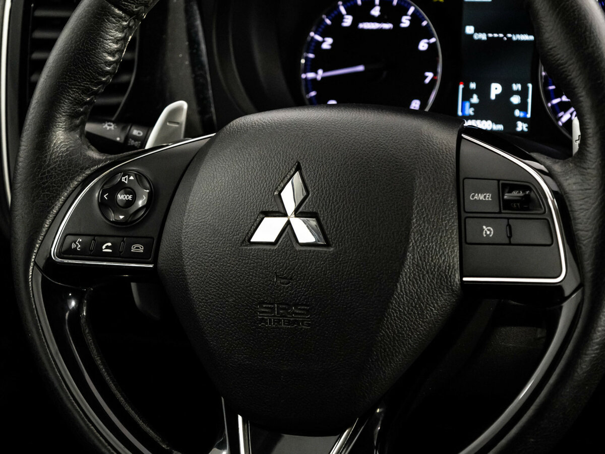 Mitsubishi Outlander с пробегом — 2015 год. Фото: #8