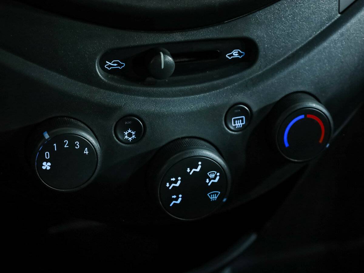 Chevrolet Spark с пробегом — 2012 год. Фото: #10