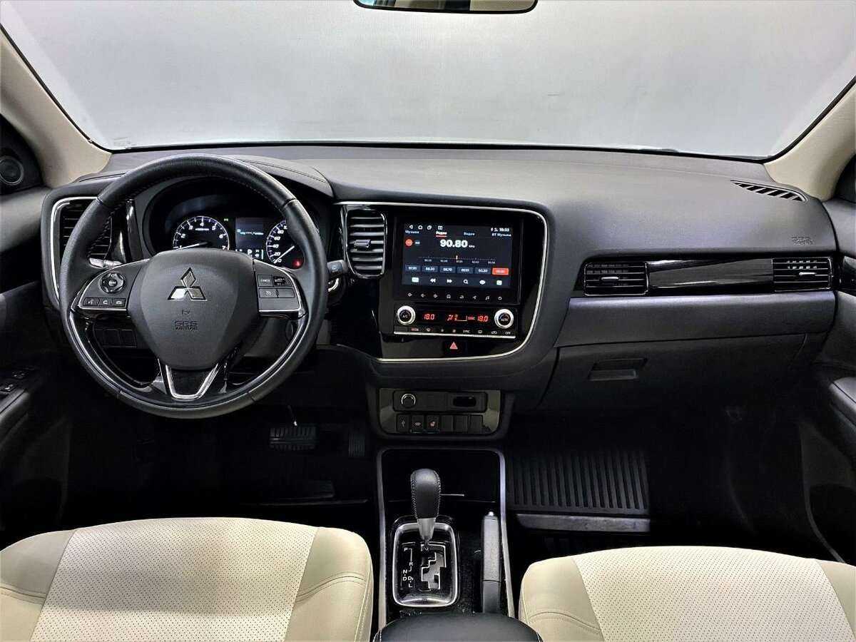 Mitsubishi Outlander с пробегом — 2021 год. Фото: #6