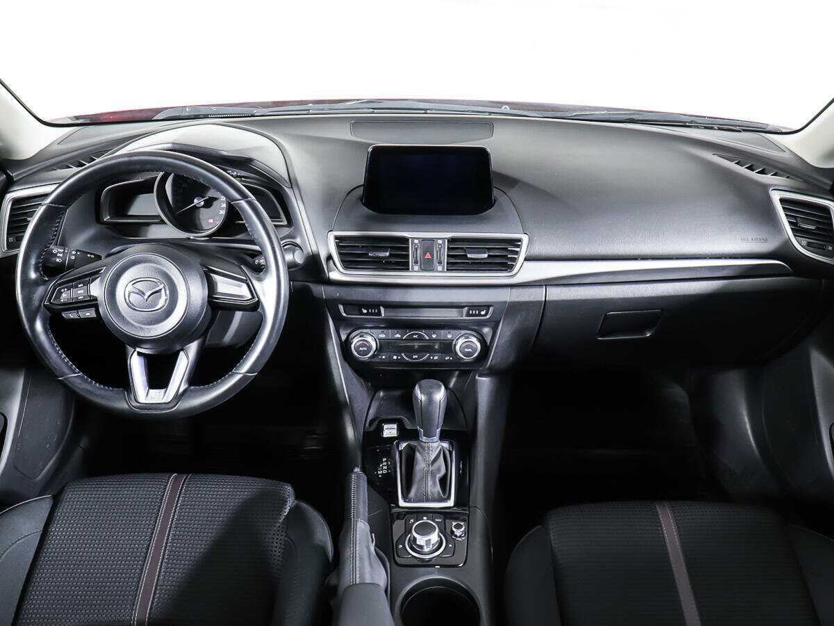 Mazda 3 с пробегом — 2018 год. Фото: #12